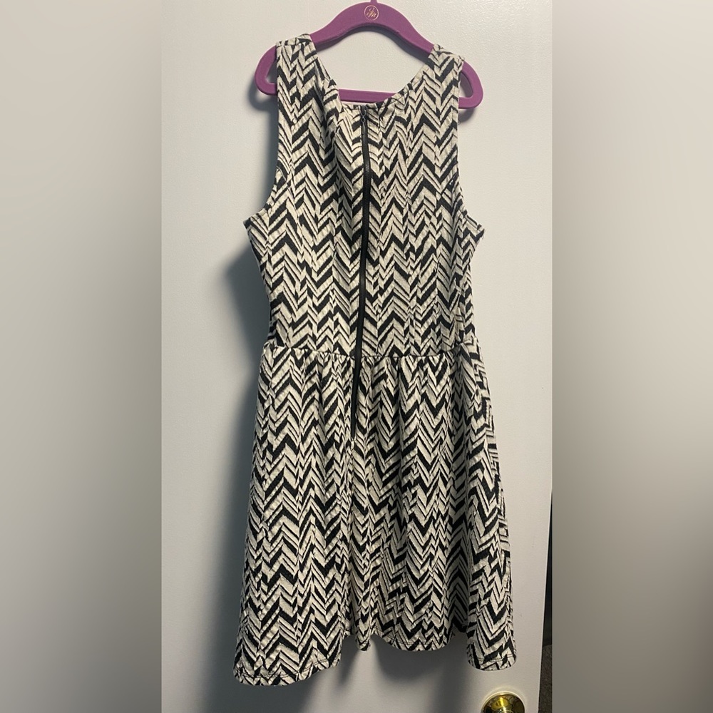 Dress - Picture 2 of 4